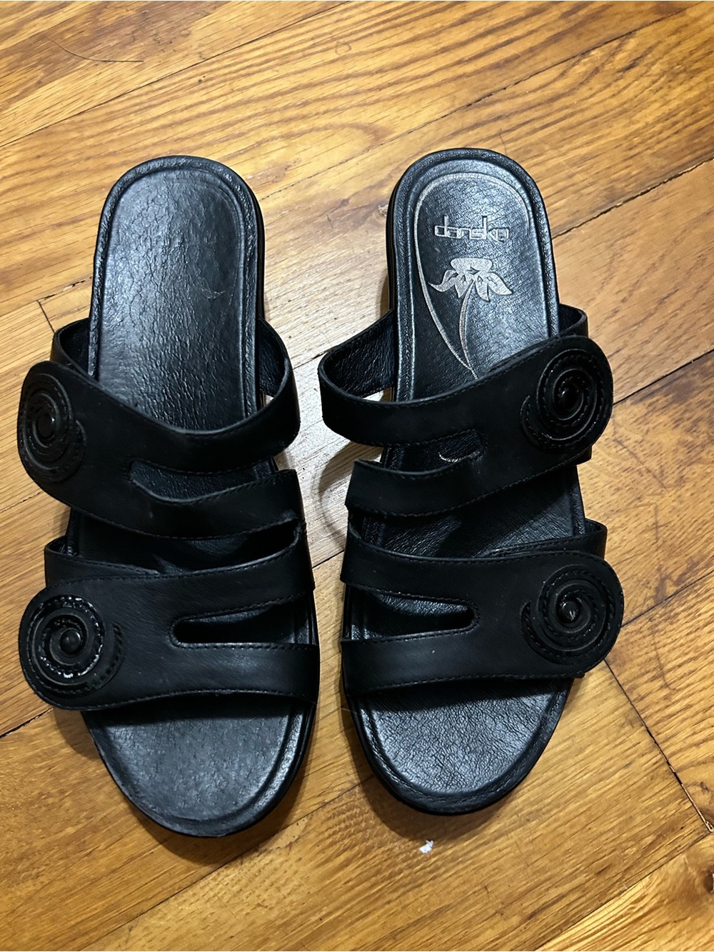 Dansko Dixie Slide Sandals Black Leather Swirl Strap Slip On 39 US 8.5-9 Wedge